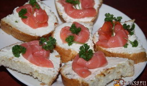 праздничные бутерброды с лососем и творожным сыром