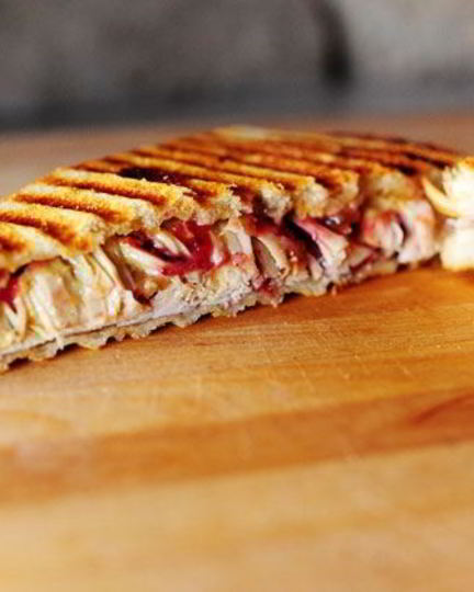 Рецепт швейцарского бутерброда с индейкой