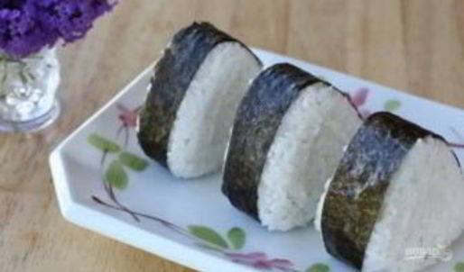 японский бутерброд онигири