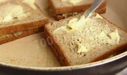 жареные бутерброды с сыром и луком