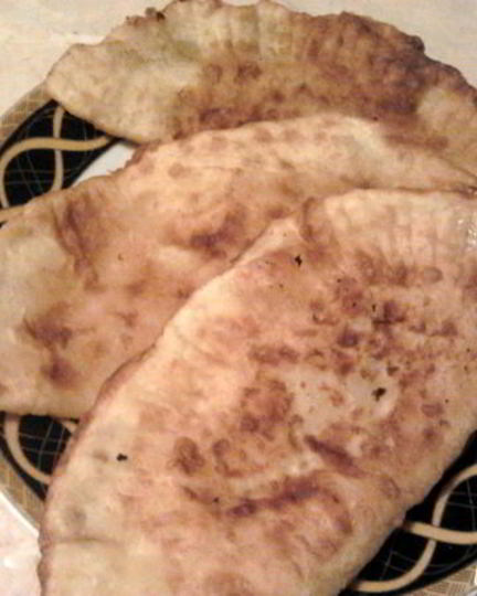 Рецепт чебуреки с мясом, сыром и помидорами