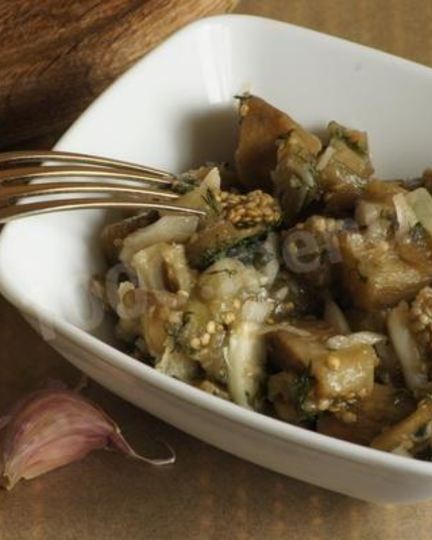 Рецепт чесночной закуски из запечных баклажанов