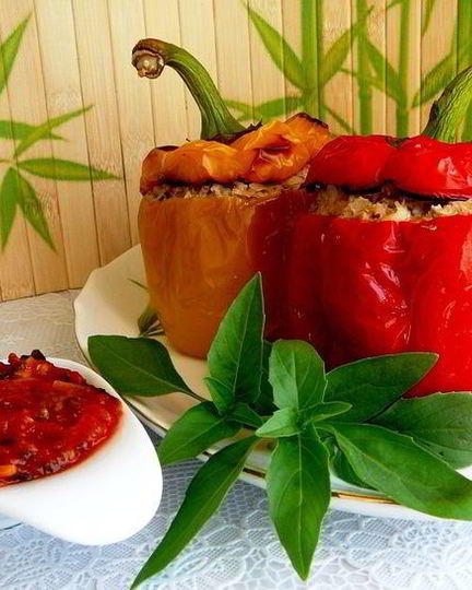 Рецепт фаршированных болгарских перцев с томатным соусом