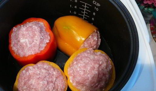 фаршированные болгарские перцы с томатным соусом