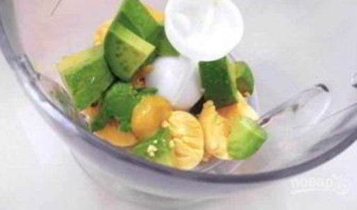 фаршированные яйца с гуакамоле