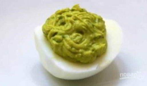 фаршированные яйца с гуакамоле