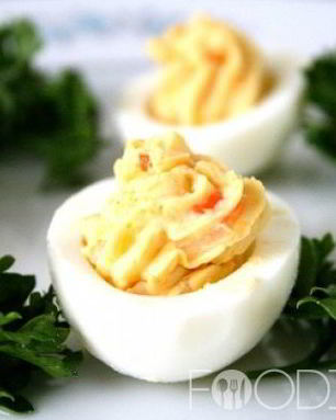 Фаршированные яйца с сыром