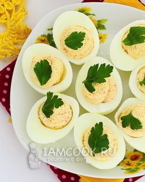 Яйца, фаршированные крабовыми палочками