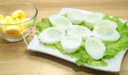 яйца фаршированные красной икрой