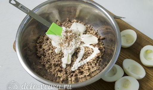 яйца фаршированные куриной печенью