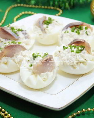 Яйца фаршированные сельдью