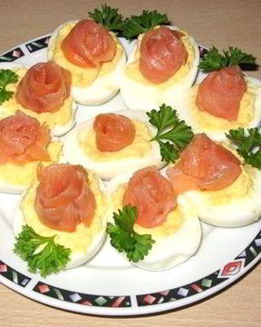 Яйца, фаршированные семгой