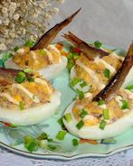 Яйца фаршированные шпротами