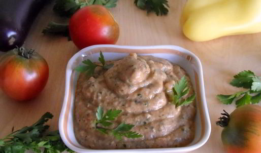 икра из баклажанов с болгарским перцем и чесноком