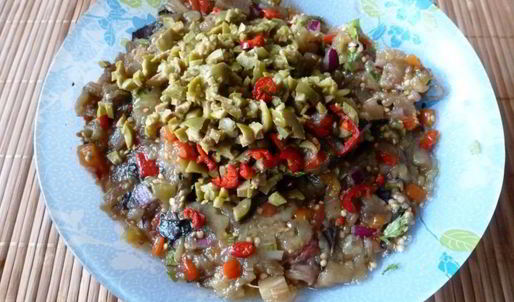 икра из запеченных овощей с оливками и каперсами