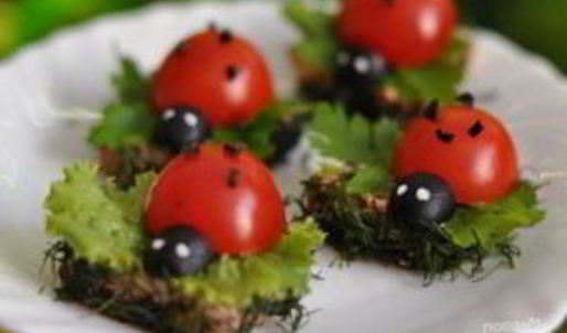 канапе божьи коровки