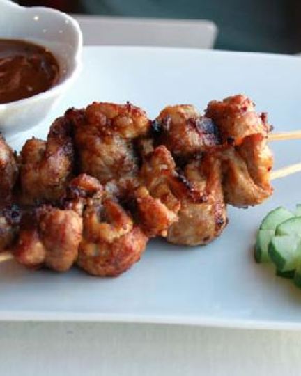 Рецепт канапе из свинины с соусом из арахиса