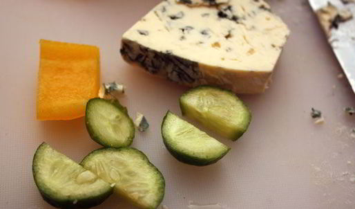 канапе на шпажках