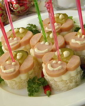 Канапе Обезьянки на шпажках