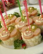 Канапе Обезьянки на шпажках