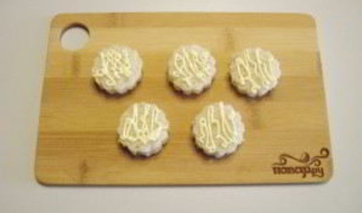 канапе обезьянки на шпажках