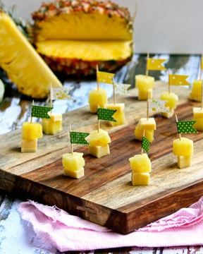 Канапе с ананасом и сыром