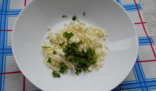 канапе с брынзой и красной икрой