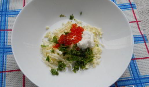 канапе с брынзой и красной икрой