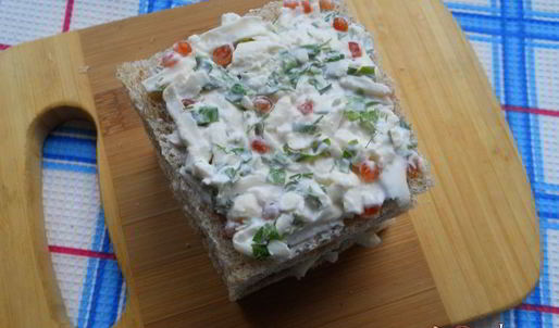 канапе с брынзой и красной икрой