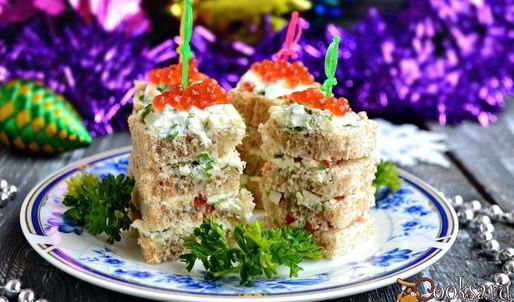 канапе с брынзой и красной икрой