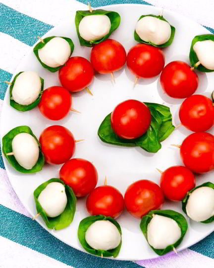 Рецепт канапе с черри и моцареллой