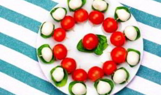 канапе с черри и моцареллой