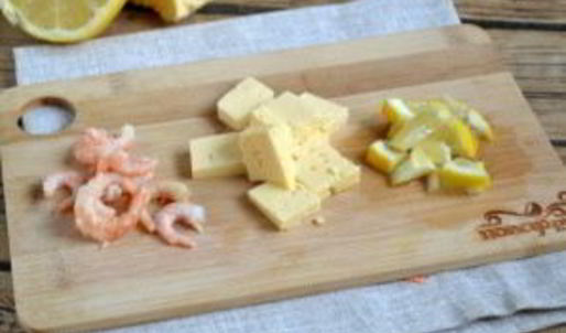 канапе с креветками на шпажках