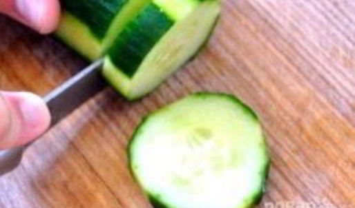 канапе с огурцом и красной рыбой