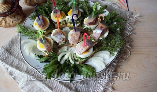 канапе с селедкой