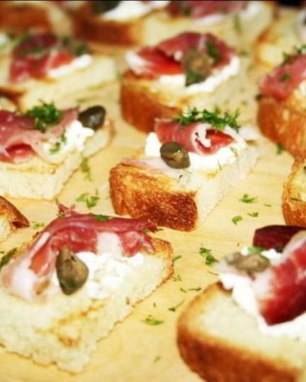 Рецепт канапе со шпеком и творожным сыром