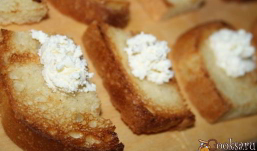 канапе со шпеком и творожным сыром