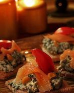 Канапе со сливочным сыром и копченым лососем