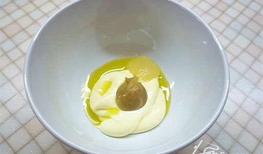 канапе со свеклой, пармезаном и кедровыми орешками