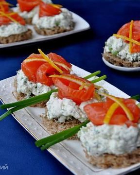 Канапе закусочные с красной рыбой и сырным кремом