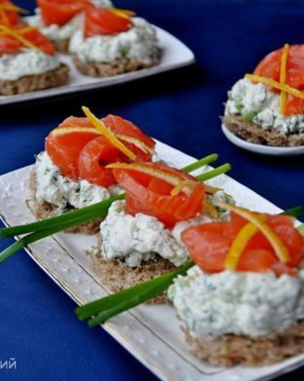 Рецепт канапе закусочные с красной рыбой и сырным кремом