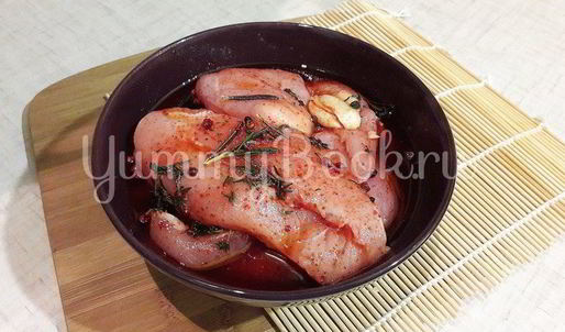 куриное филе, замаринованное в оливковом масле с розмарином и тимьяном