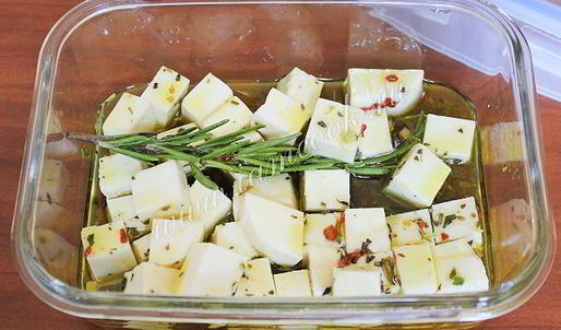 маринованный в масле сыр