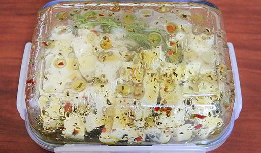 маринованный в масле сыр