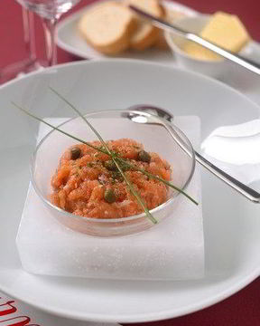 Новогодняя закуска из лосося с имбирем