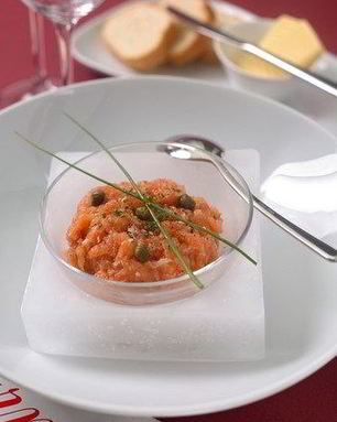 Новогодняя закуска из лосося с имбирем