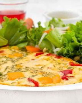 Быстрый омлет с овощами