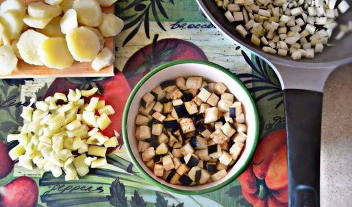 фриттата с баклажанами, картофелем и перцем