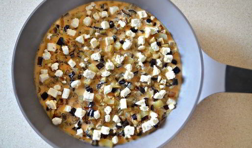 фриттата с баклажанами, картофелем и перцем