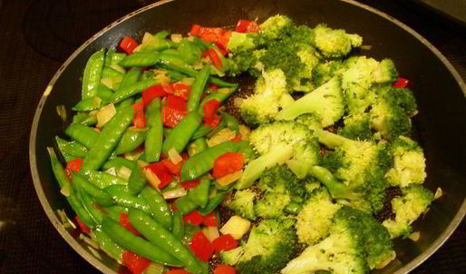 фриттата с брокколи и копченым лососем